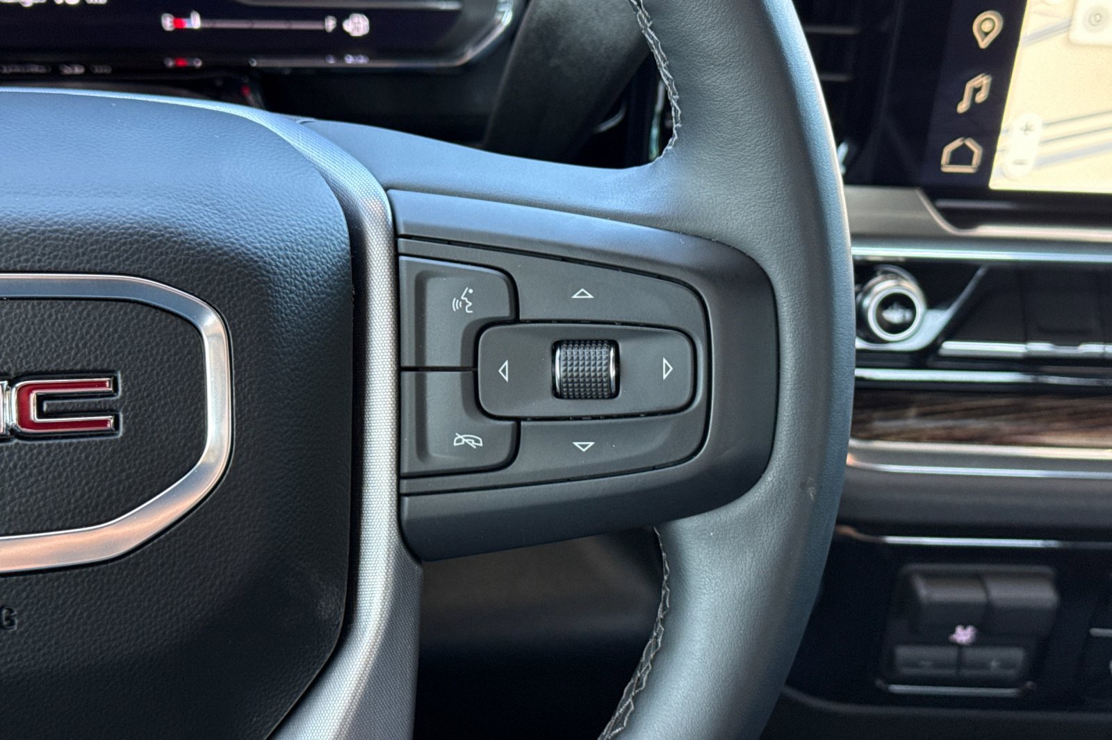 Used 2025 GMC Sierra 1500 Elevation image 31