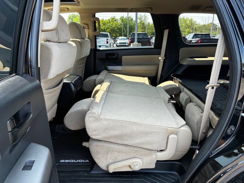 Used 2017 Toyota Sequoia SR5 AWD/4WD image 38