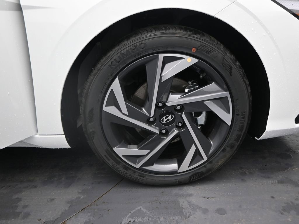 Used 2025 Hyundai Elantra Sport image 32