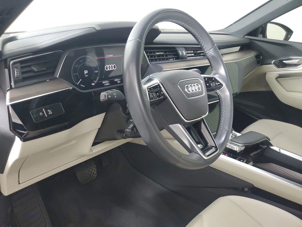 Used 2024 Audi Q8 e-tron Premium Plus w/ Premium Plus Package image 23