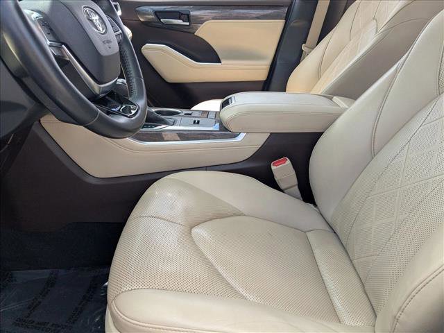 Used 2020 Toyota Highlander Platinum FWD image 15