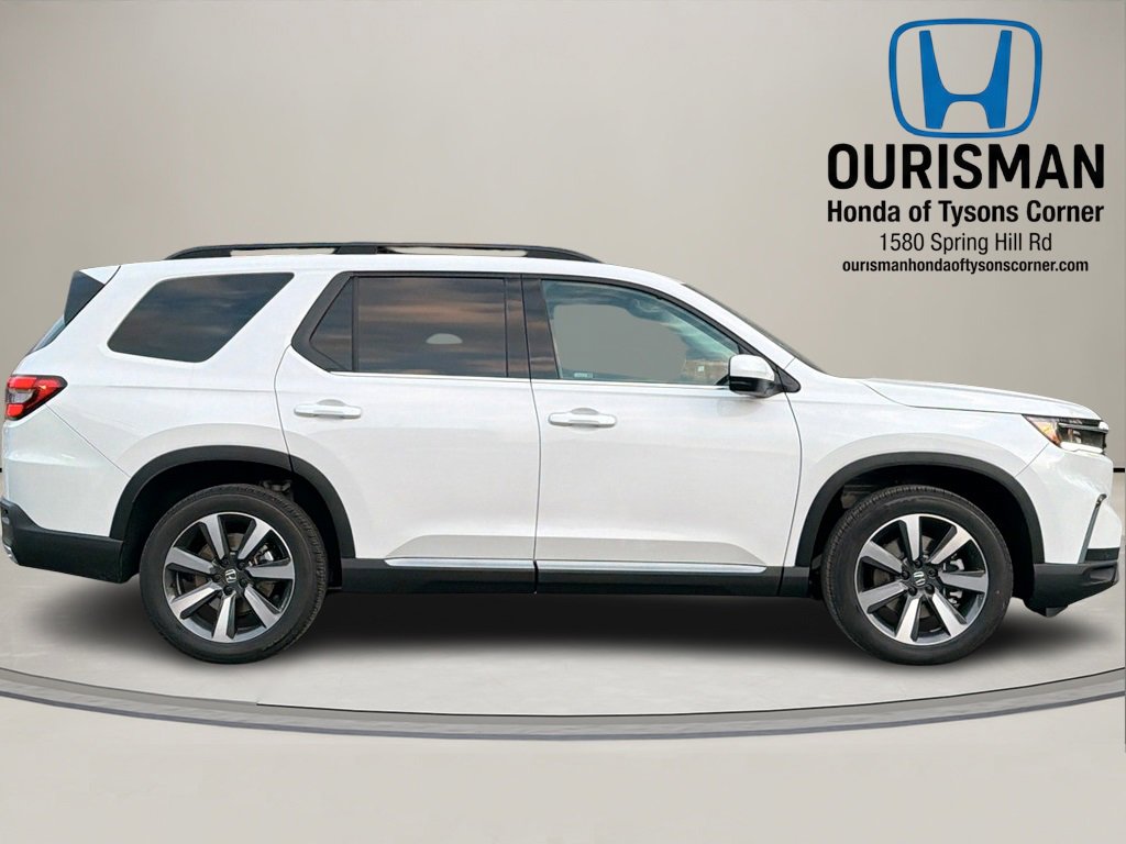 New 2025 Honda Pilot Touring image 2
