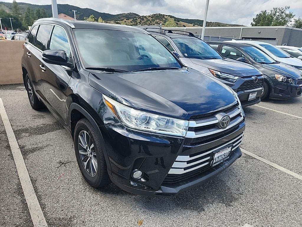 Used 2018 Toyota Highlander XLE w/ Carpet Mat Package (TMS) image 4