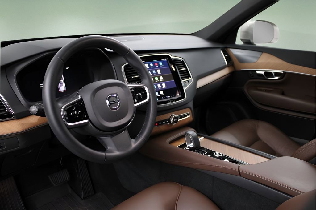 Used 2023 Volvo XC90 B5 Plus w/ Protection Package Premier image 18