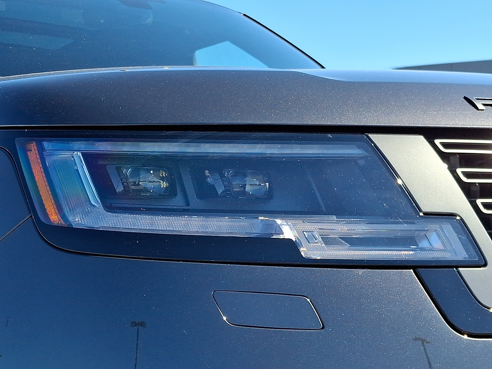 Used 2025 Land Rover Range Rover SE AWD/4WD image 8