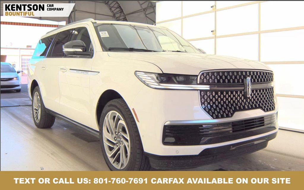 Used 2025 Lincoln Navigator L Reserve image 2
