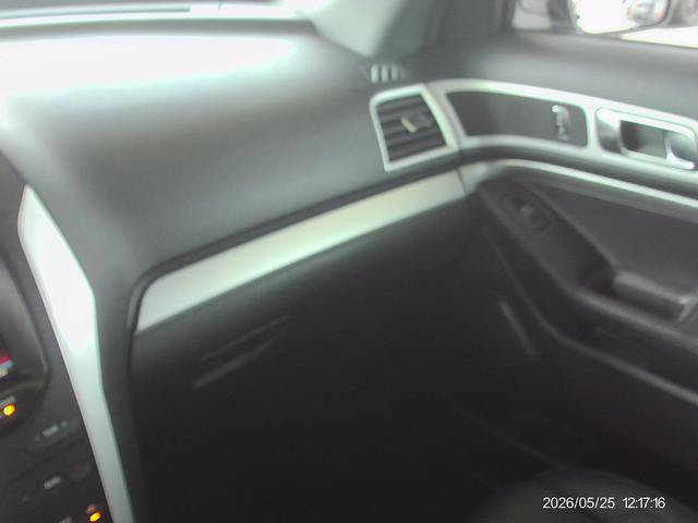 Used 2015 Ford Explorer XLT w/ Equipment Group 202B AWD/4WD image 11