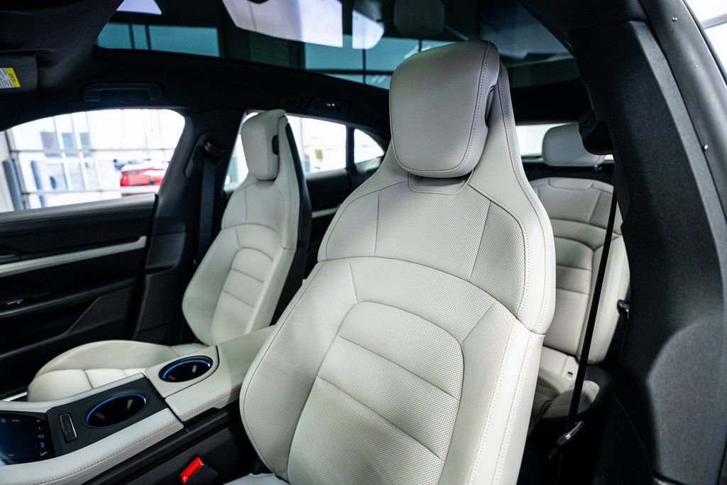 Used 2024 Porsche Taycan 4S w/ Premium Package image 35