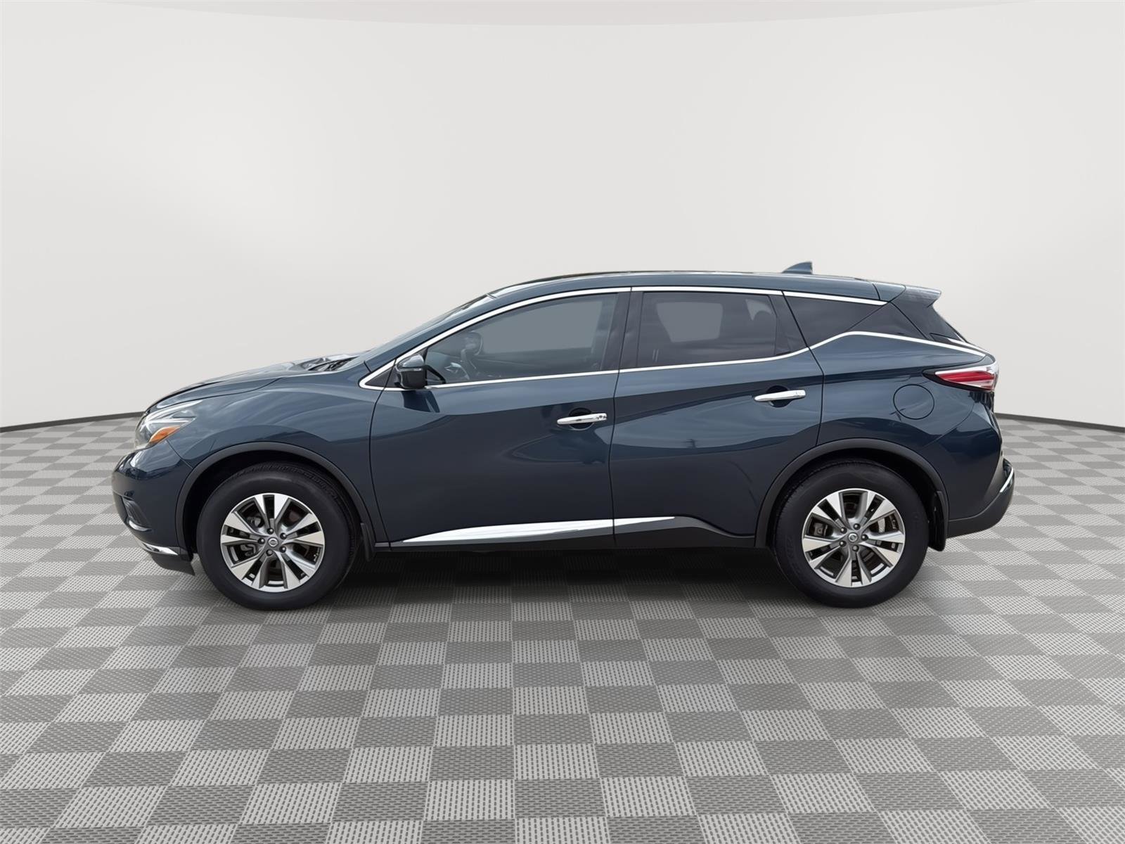 Used 2018 Nissan Murano S image 2