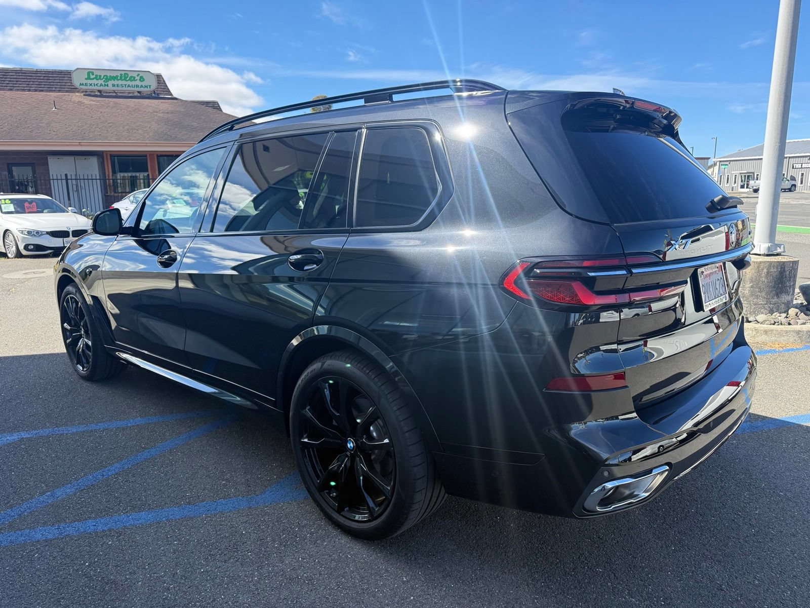 Used 2025 BMW X7 xDrive40i w/ M Sport Package AWD/4WD image 6