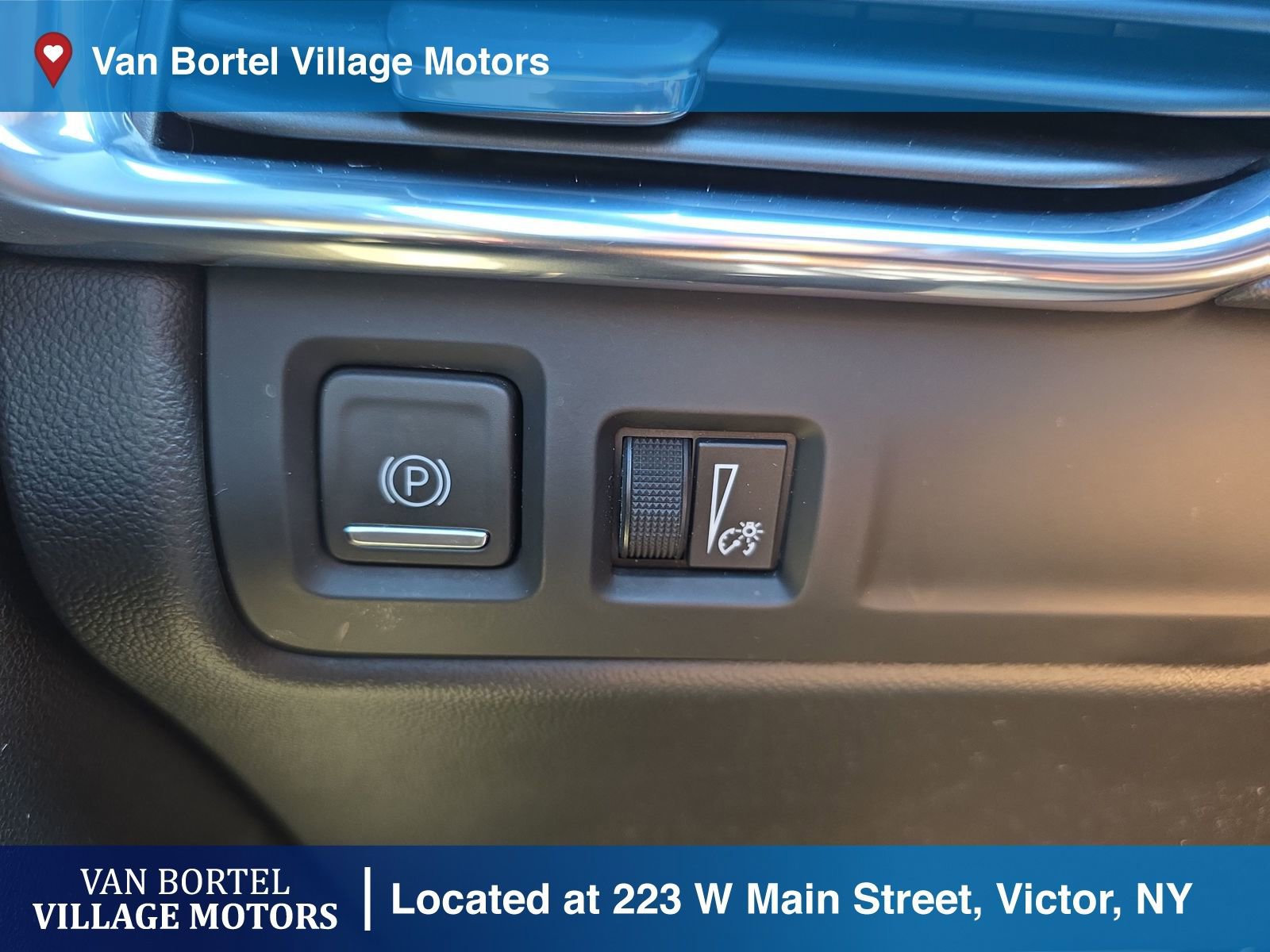 Used 2020 Cadillac XT4 Sport w/ Cold Weather Package image 18
