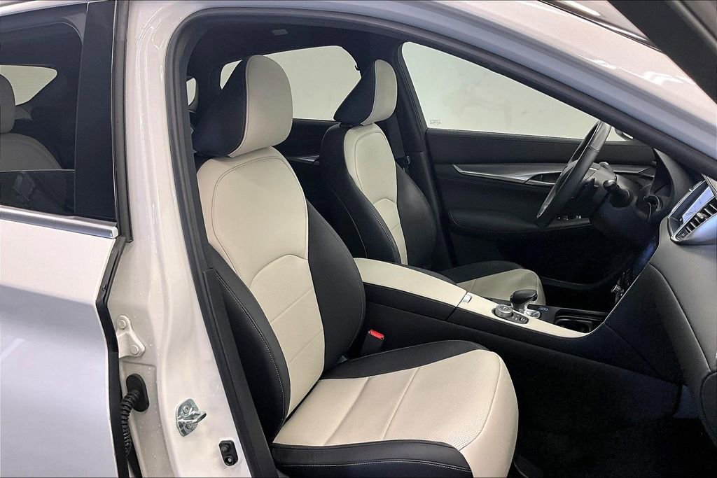 Used 2023 INFINITI QX55 Essential image 6