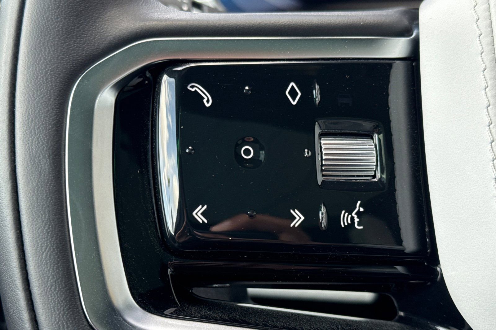 Certified 2023 Land Rover Range Rover Sport SE image 28