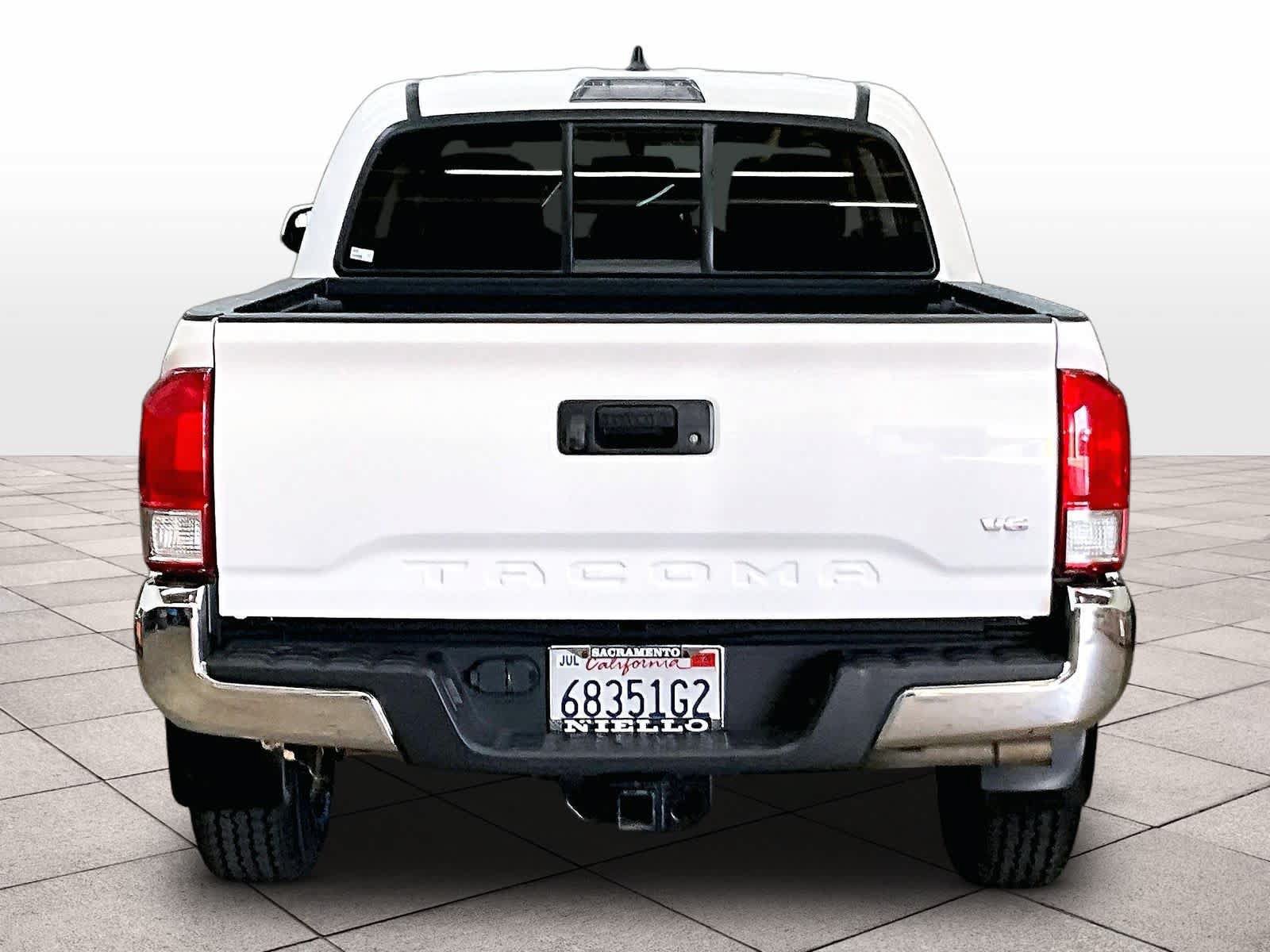 Used 2017 Toyota Tacoma SR5 w/ Tow Package RWD image 9