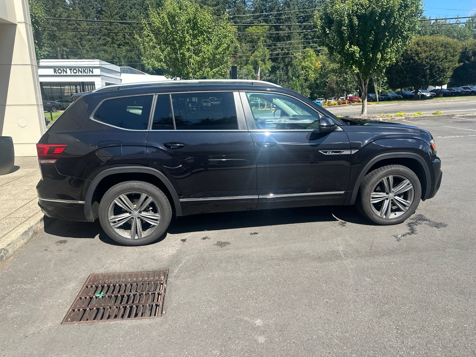 Used 2019 Volkswagen Atlas SEL R-Line AWD/4WD image 6