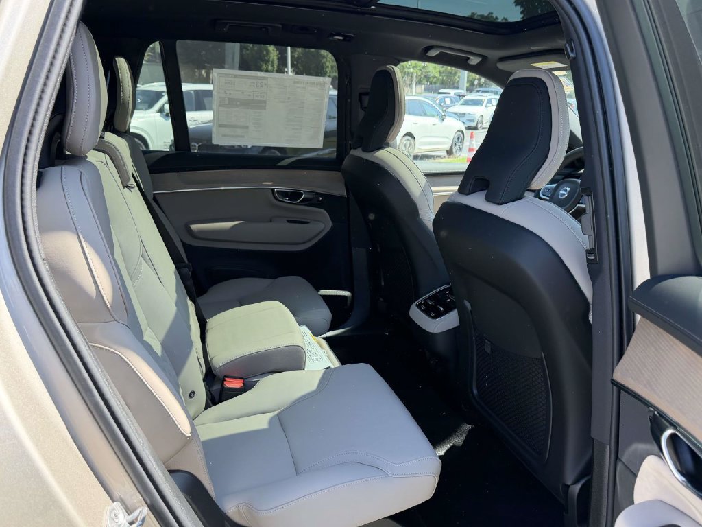 New 2026 Volvo XC90 B6 Plus w/ Protection Package AWD/4WD image 12