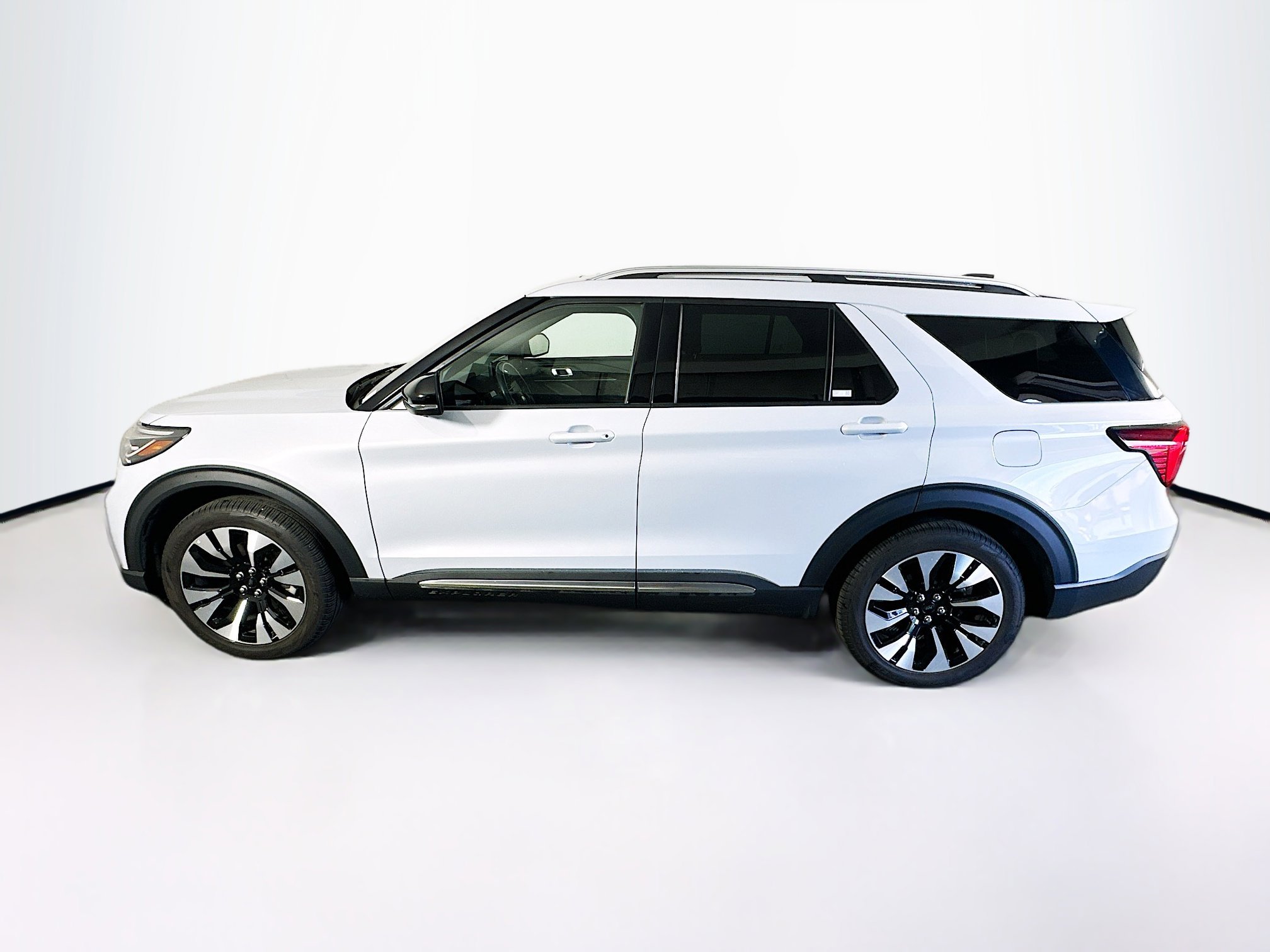 Used 2025 Ford Explorer Platinum w/ LUX Leather Package image 4