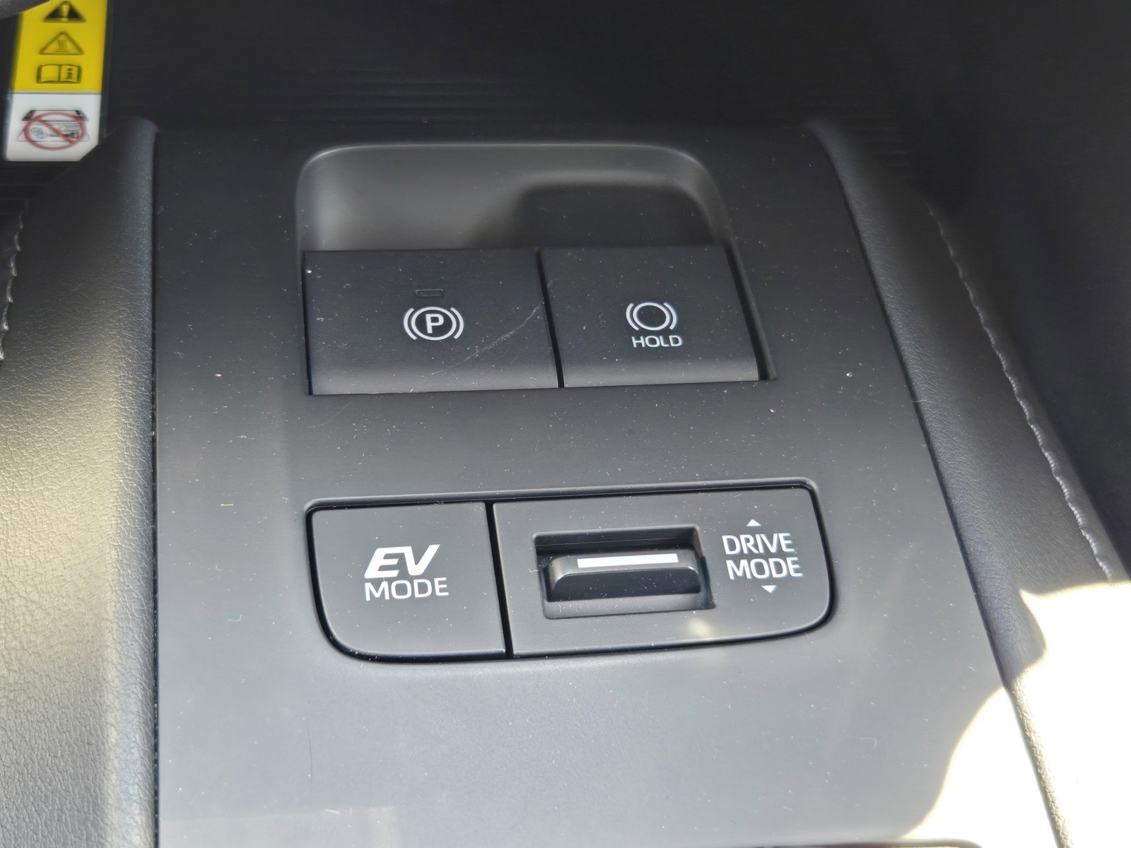 Used 2022 Toyota Venza LE AWD/4WD image 19