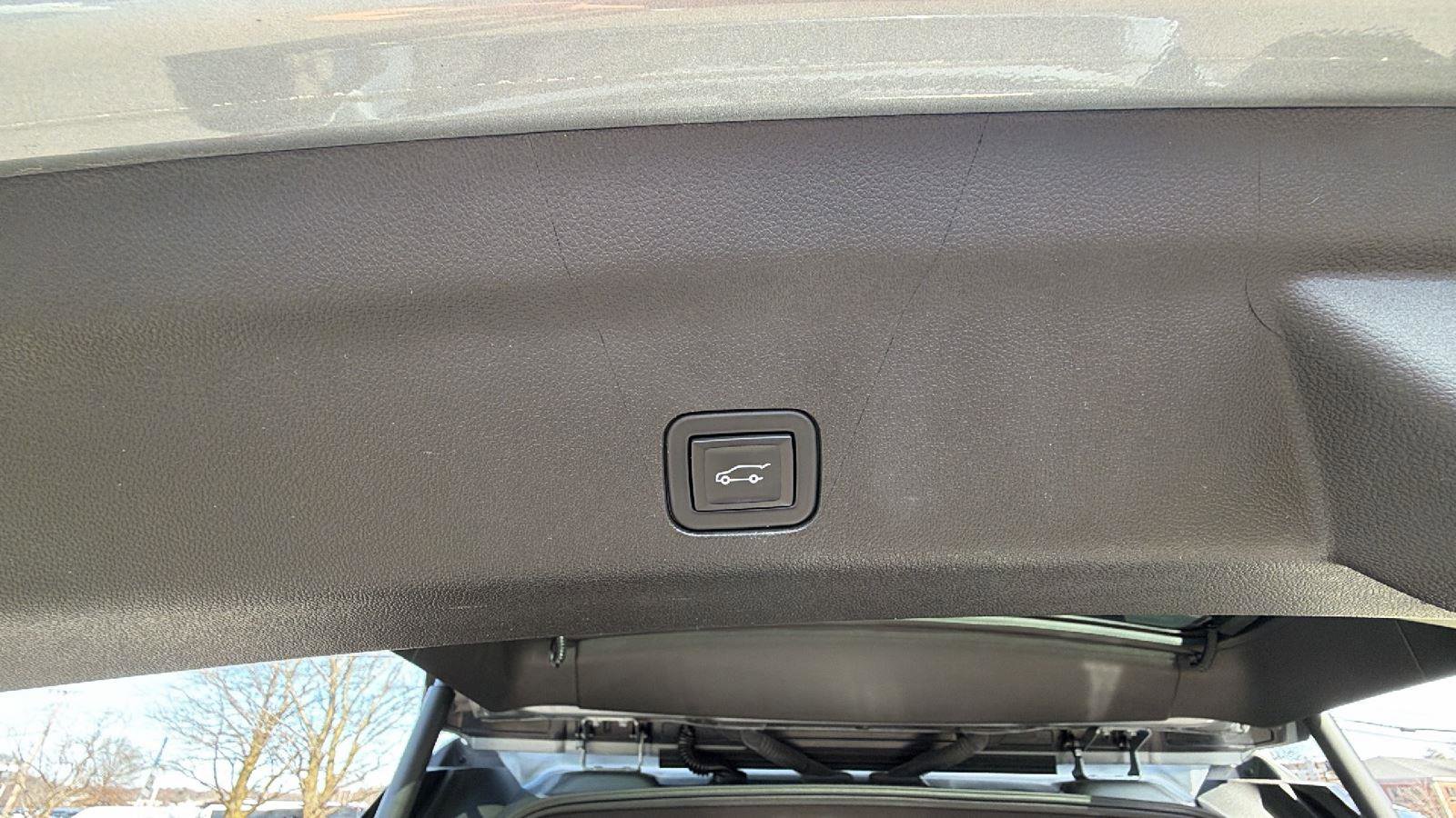 Used 2023 GMC Yukon Denali Ultimate image 13