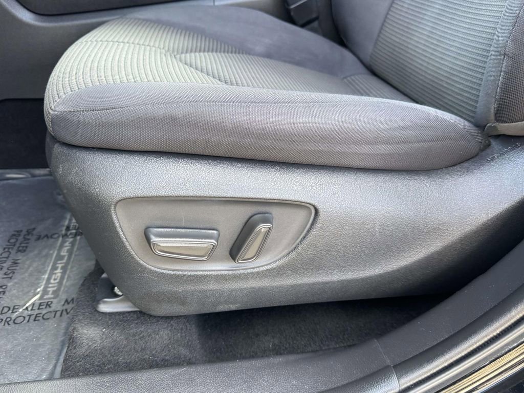 Used 2022 Toyota Highlander L image 20