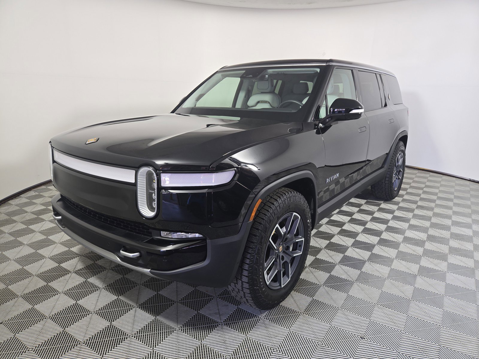Used 2024 Rivian R1S Adventure