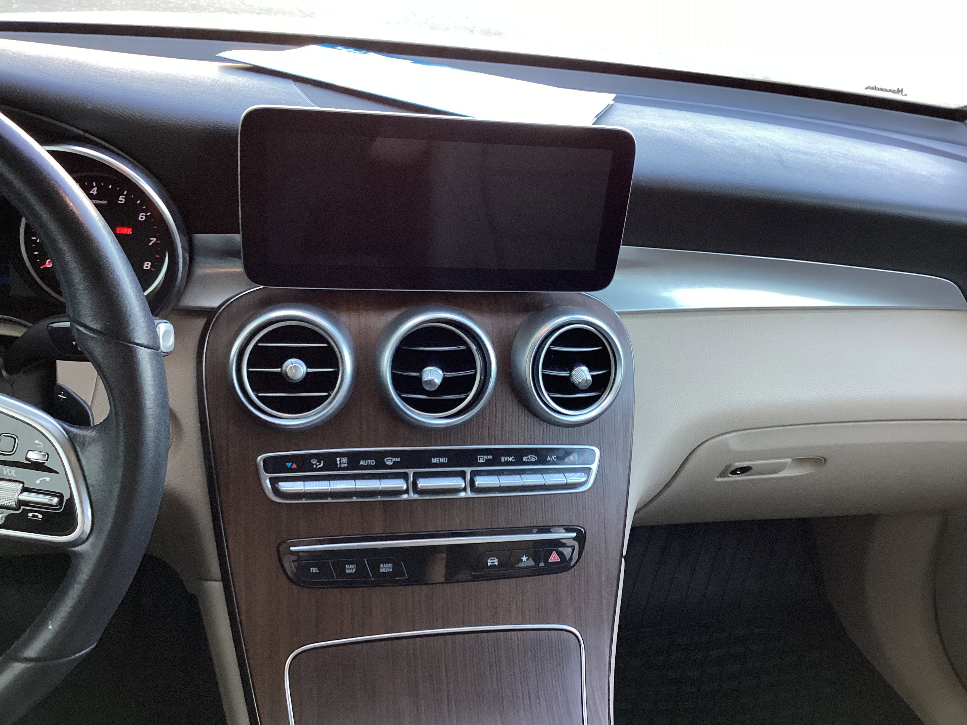 Used 2021 Mercedes-Benz GLC 300 4MATIC image 11