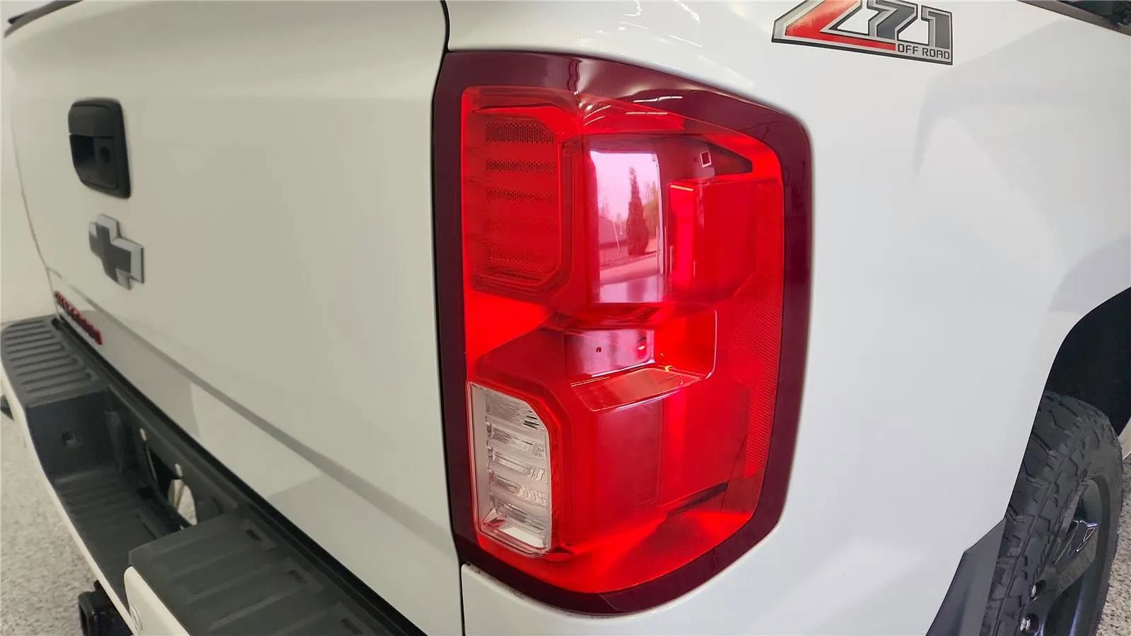 Used 2017 Chevrolet Silverado 1500 LTZ Z71 w/ Redline Edition image 15