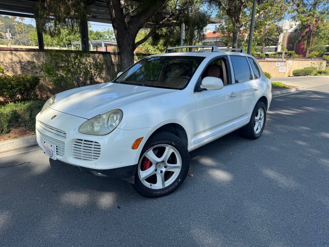 Used 2005 Porsche Cayenne Turbo AWD/4WD image 2