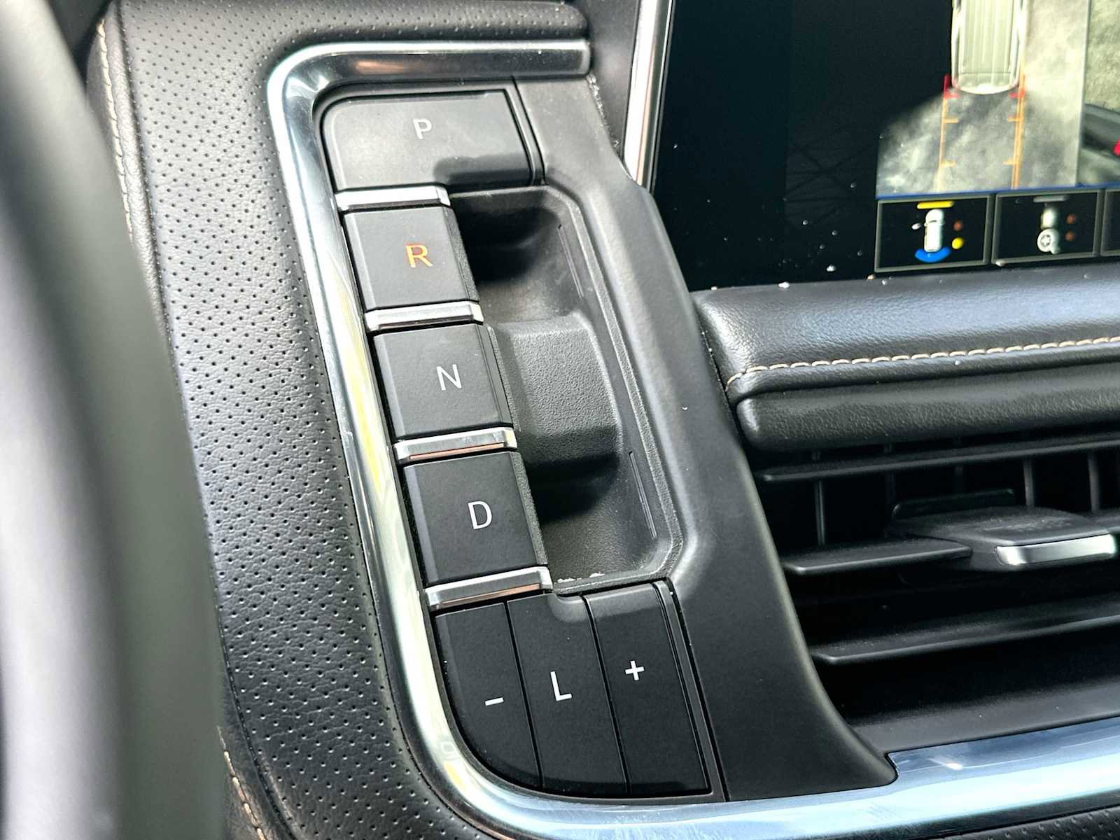 Used 2023 GMC Yukon AT4 w/ AT4 Premium Plus Package image 21