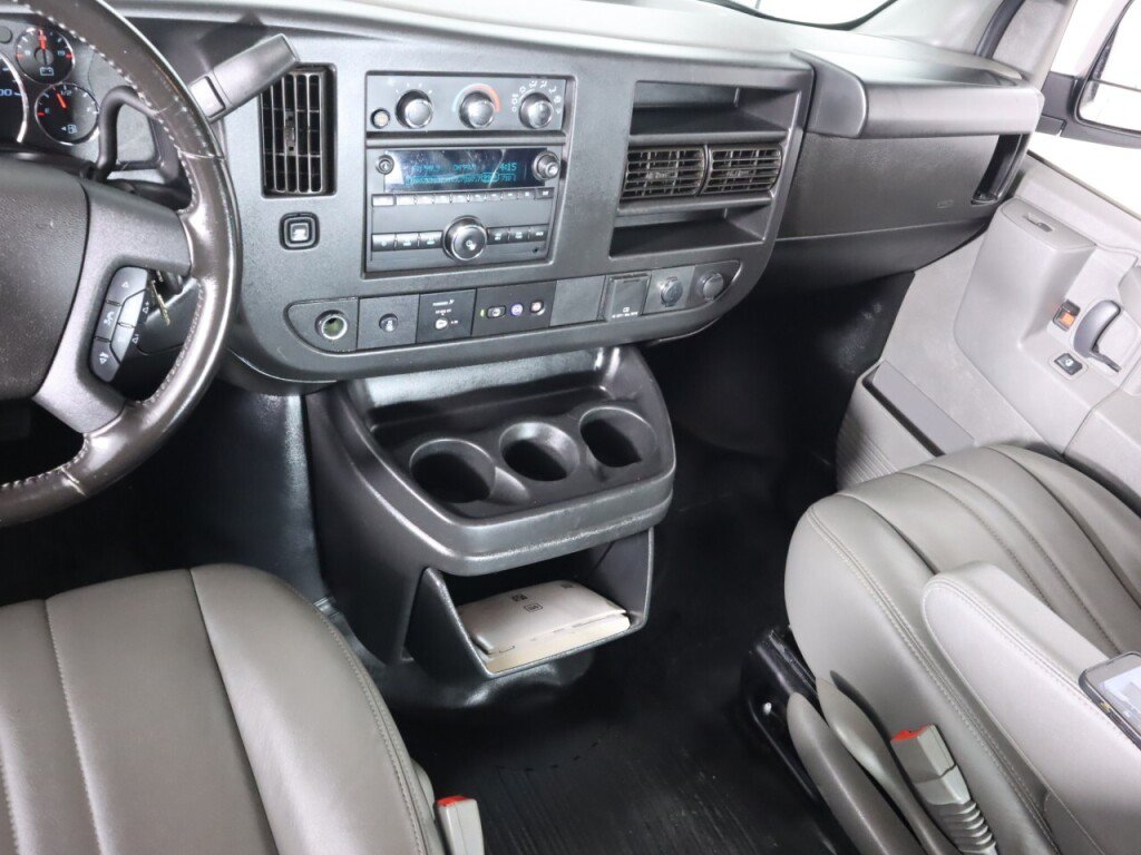 Used 2022 Chevrolet Express 3500 w/ Driver Convenience Package RWD image 21
