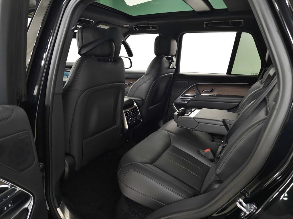 Certified 2025 Land Rover Range Rover SE AWD/4WD image 35