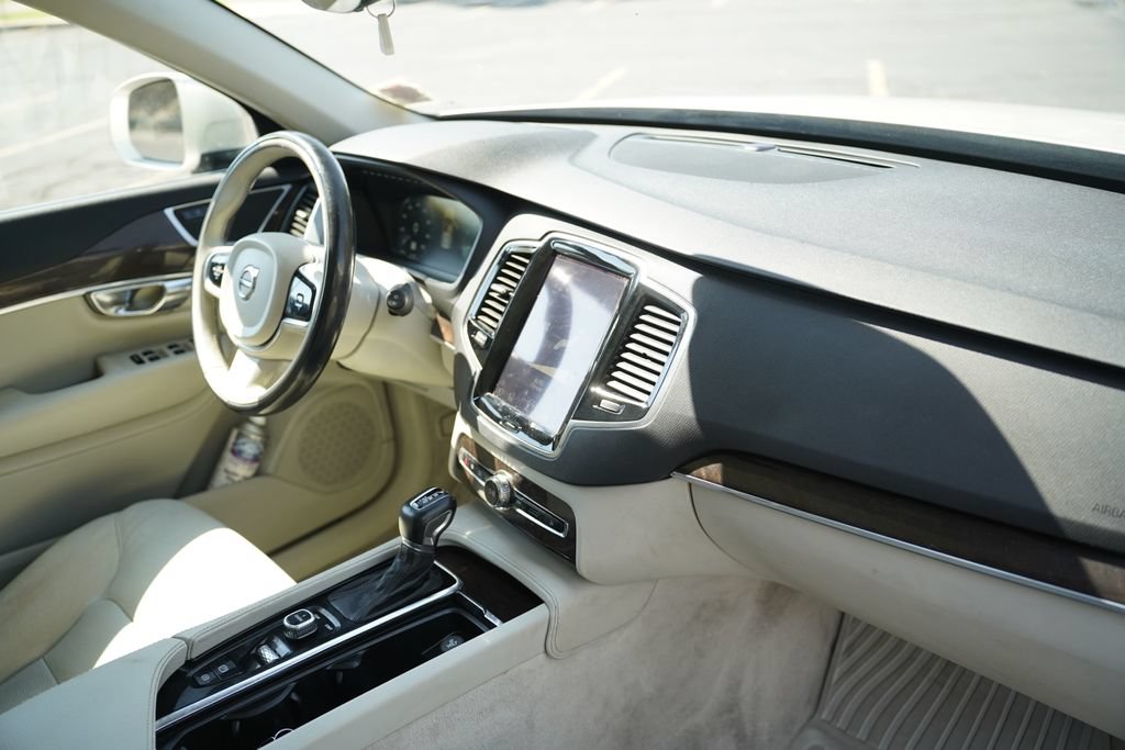 Used 2016 Volvo XC90 T6 Momentum w/ Momentum Plus Package AWD/4WD image 17