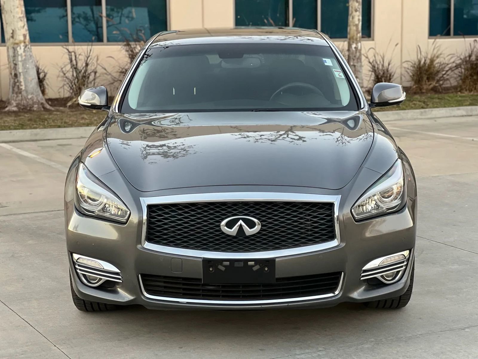 Used 2018 INFINITI Q70 Luxe image 2