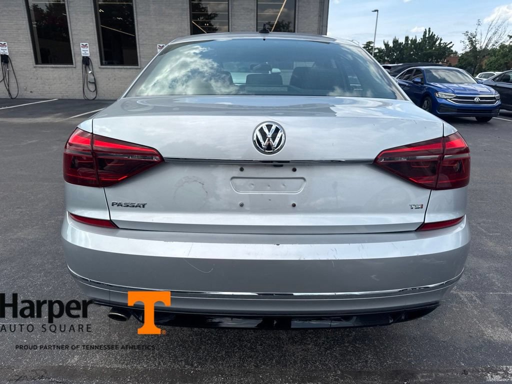 Used 2017 Volkswagen Passat 1.8T R-Line FWD image 4