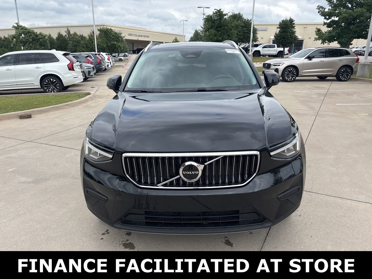 Used 2025 Volvo XC40 B5 Core AWD/4WD image 2