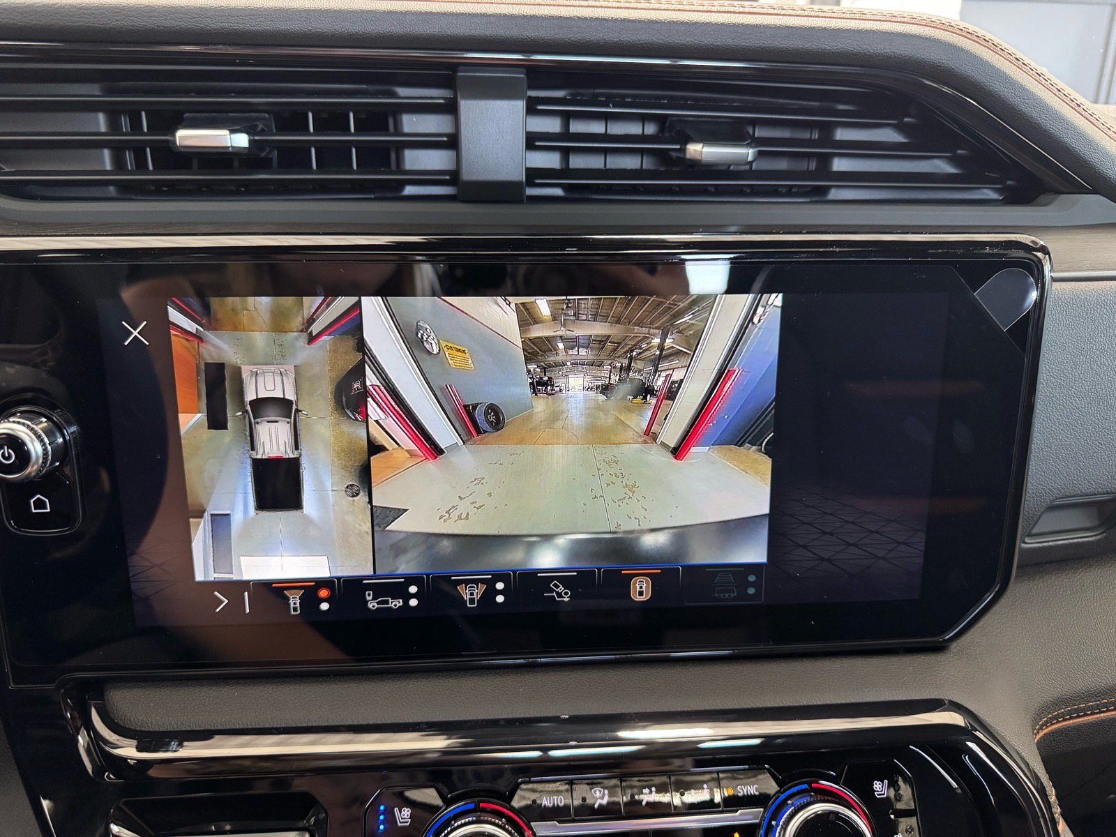 New 2026 GMC Sierra 2500 AT4 w/ AT4 Premium Plus Package AWD/4WD image 27