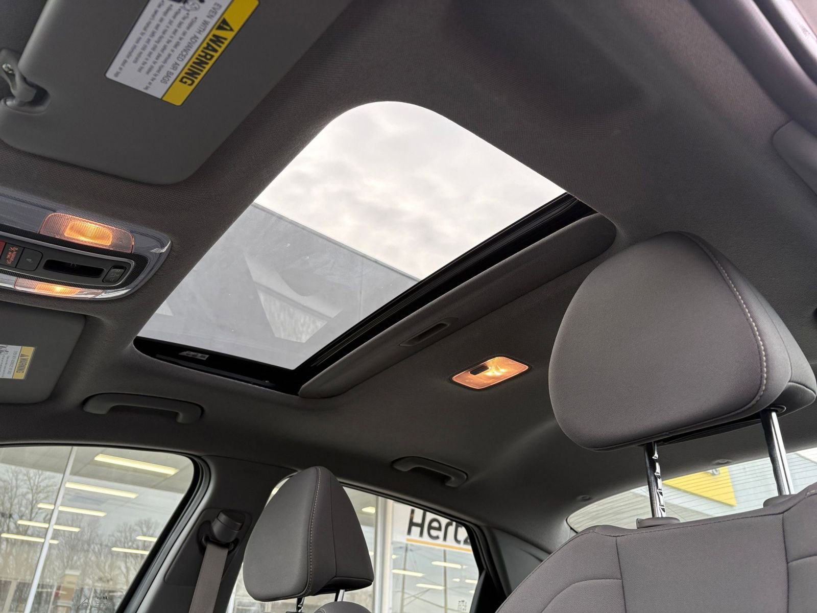 Used 2025 Hyundai Elantra SEL image 32