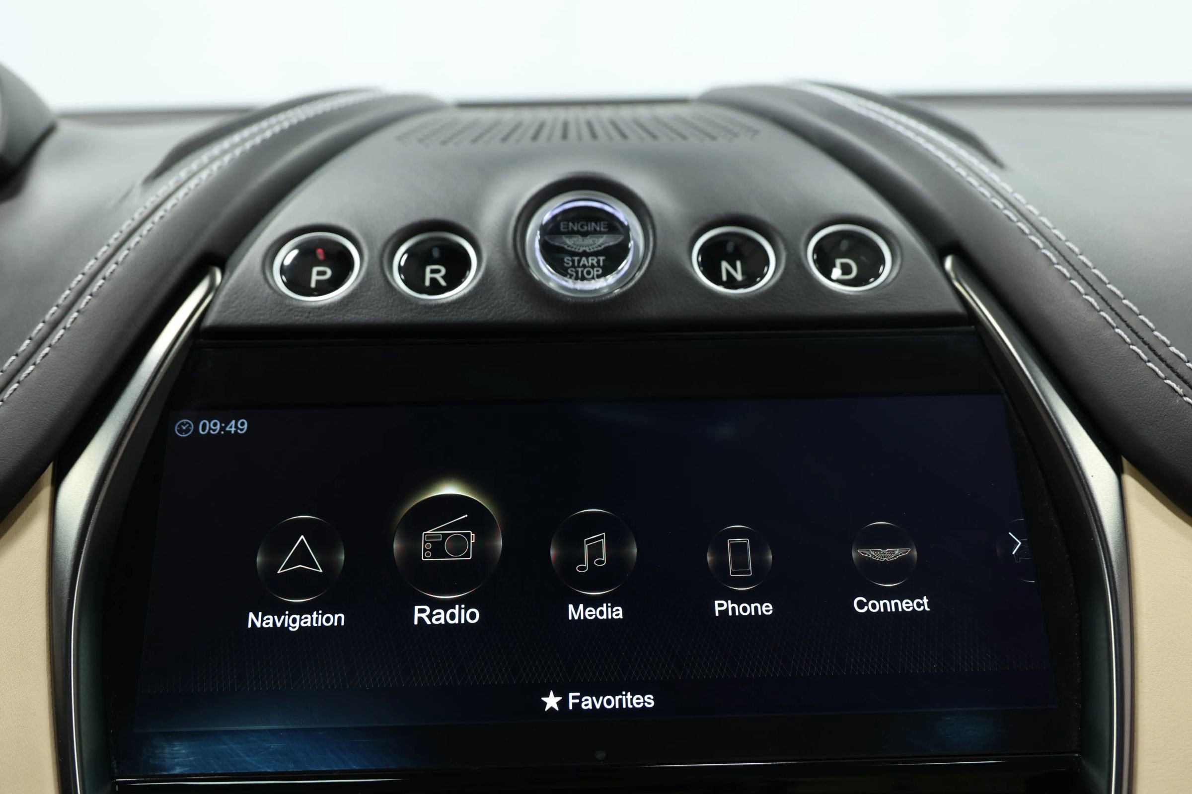 Used 2021 Aston Martin DBX image 36