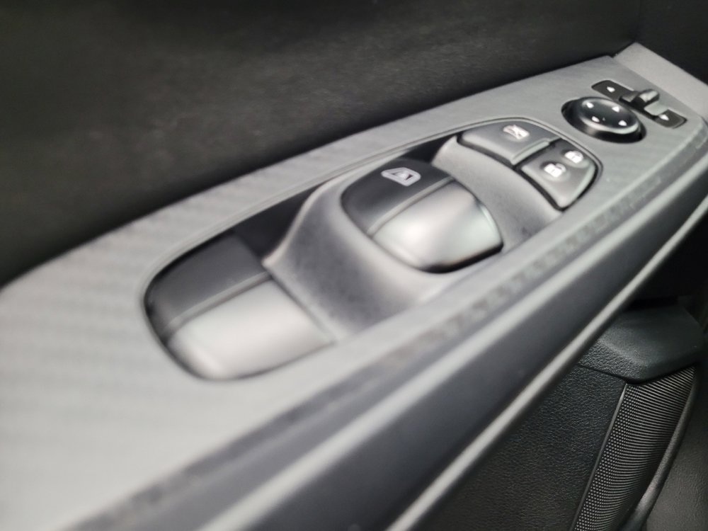 Used 2025 Nissan Sentra SV image 27