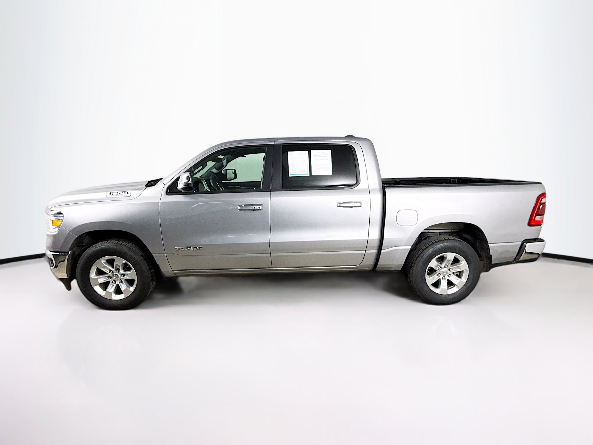 Used 2024 RAM 1500 Laramie AWD/4WD image 7