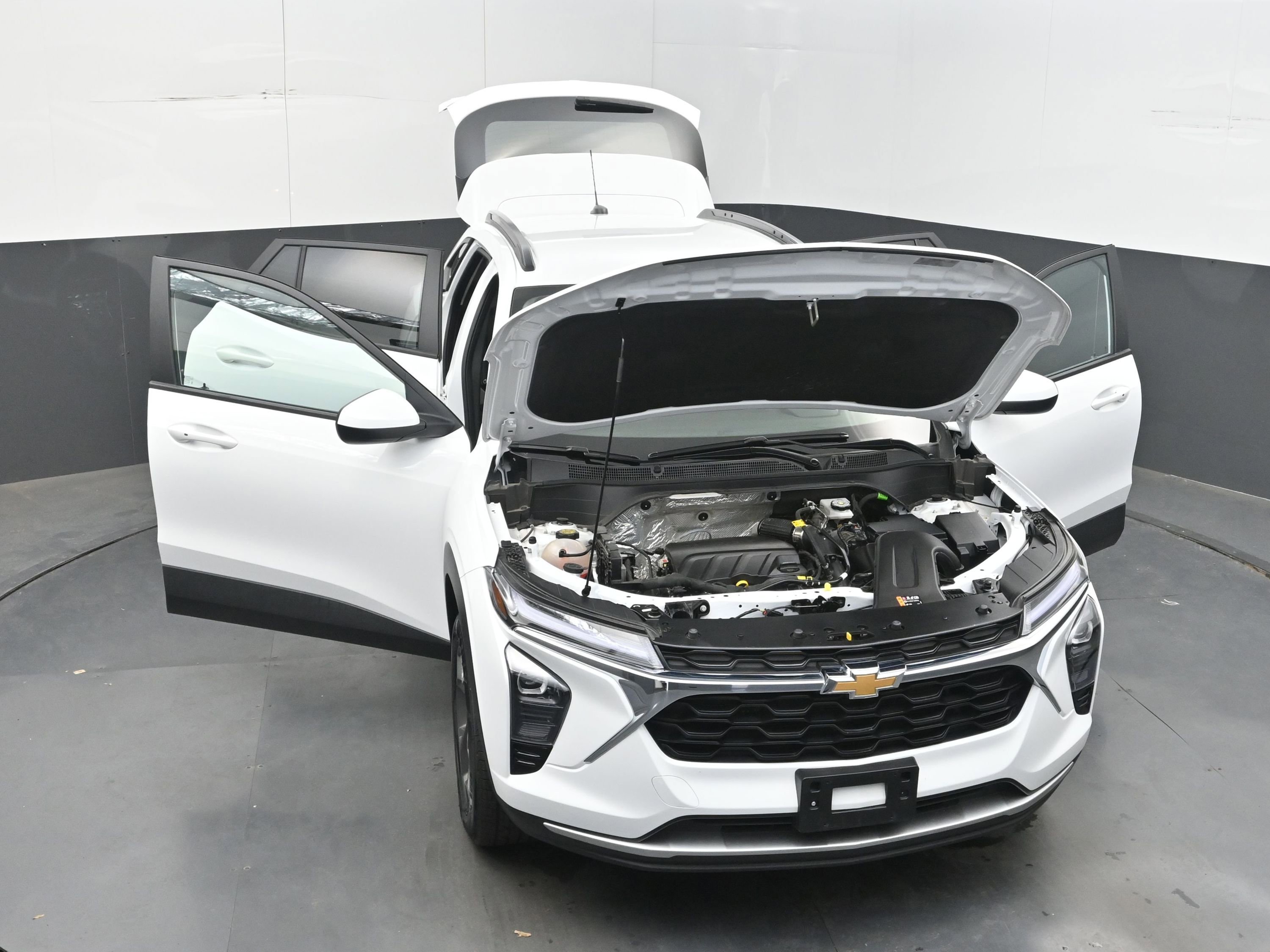 Used 2025 Chevrolet Trax LT w/ LT Convenience Package FWD image 37