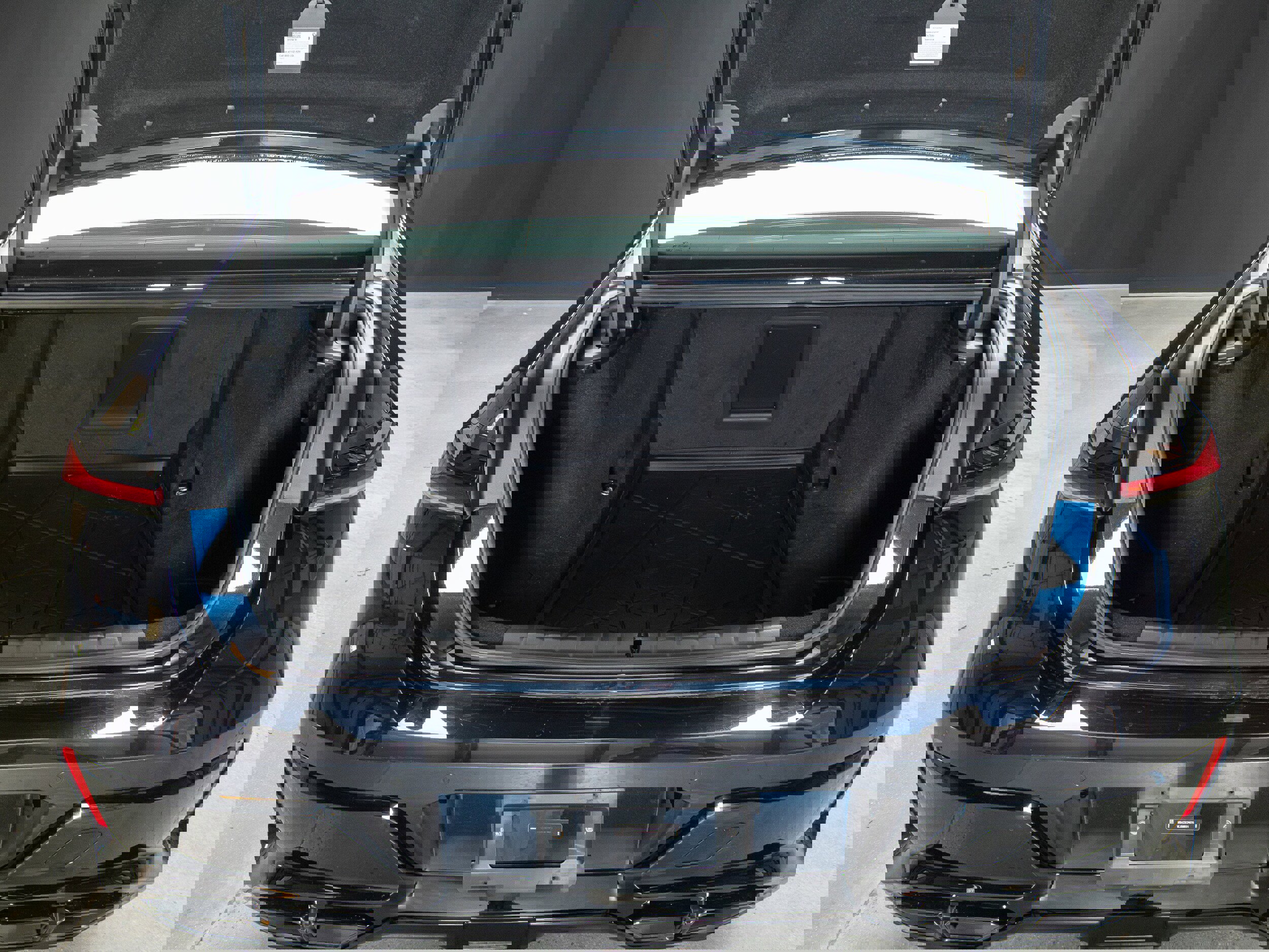 Used 2024 BMW 760i xDrive w/ Executive Package image 38