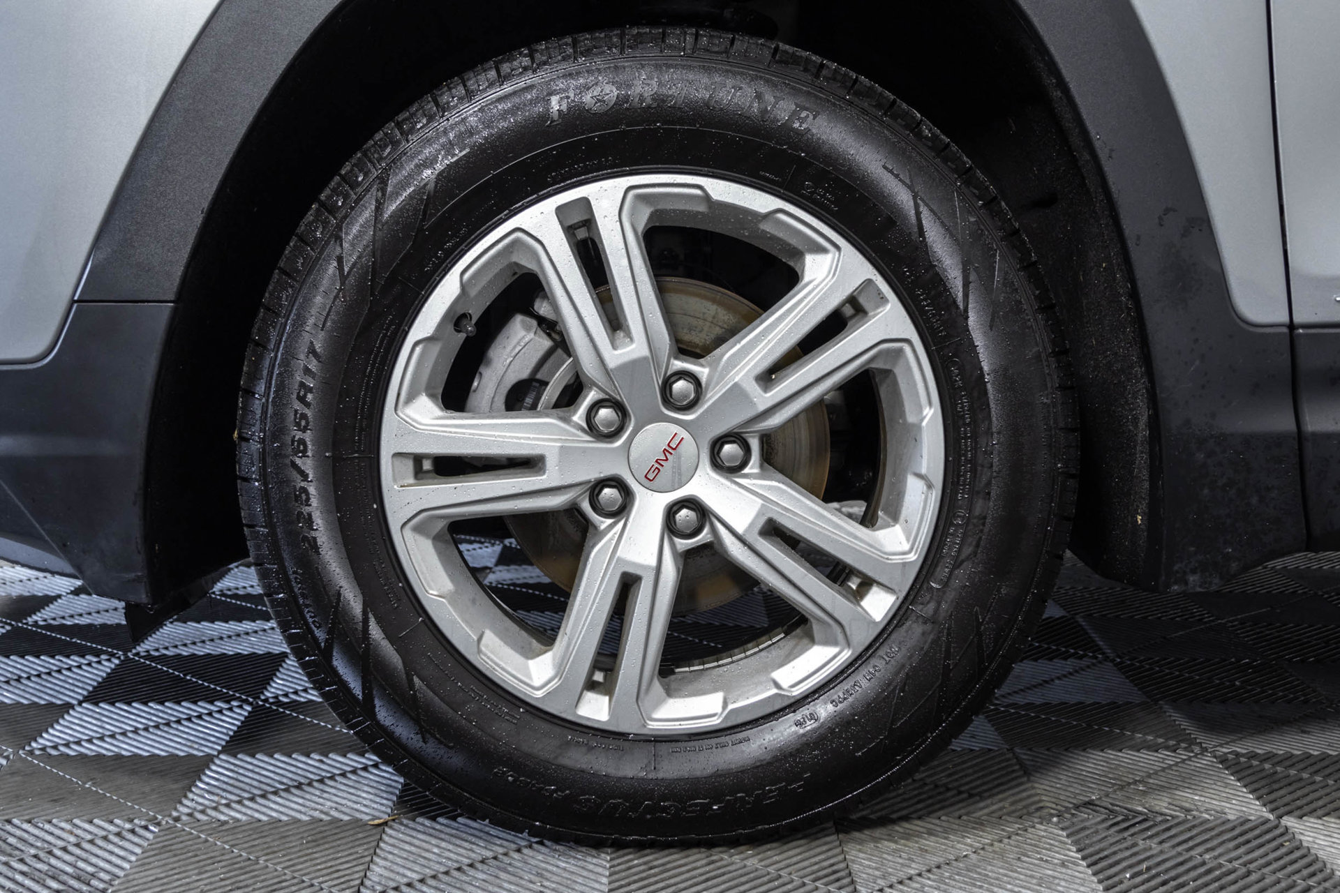 Used 2024 GMC Terrain SLE AWD/4WD image 44