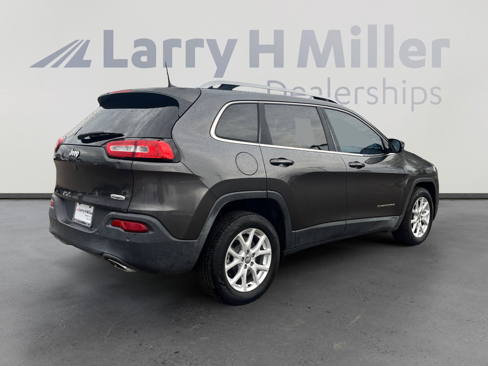 Used 2017 Jeep Cherokee Latitude w/ Safety/Convenience Group image 5