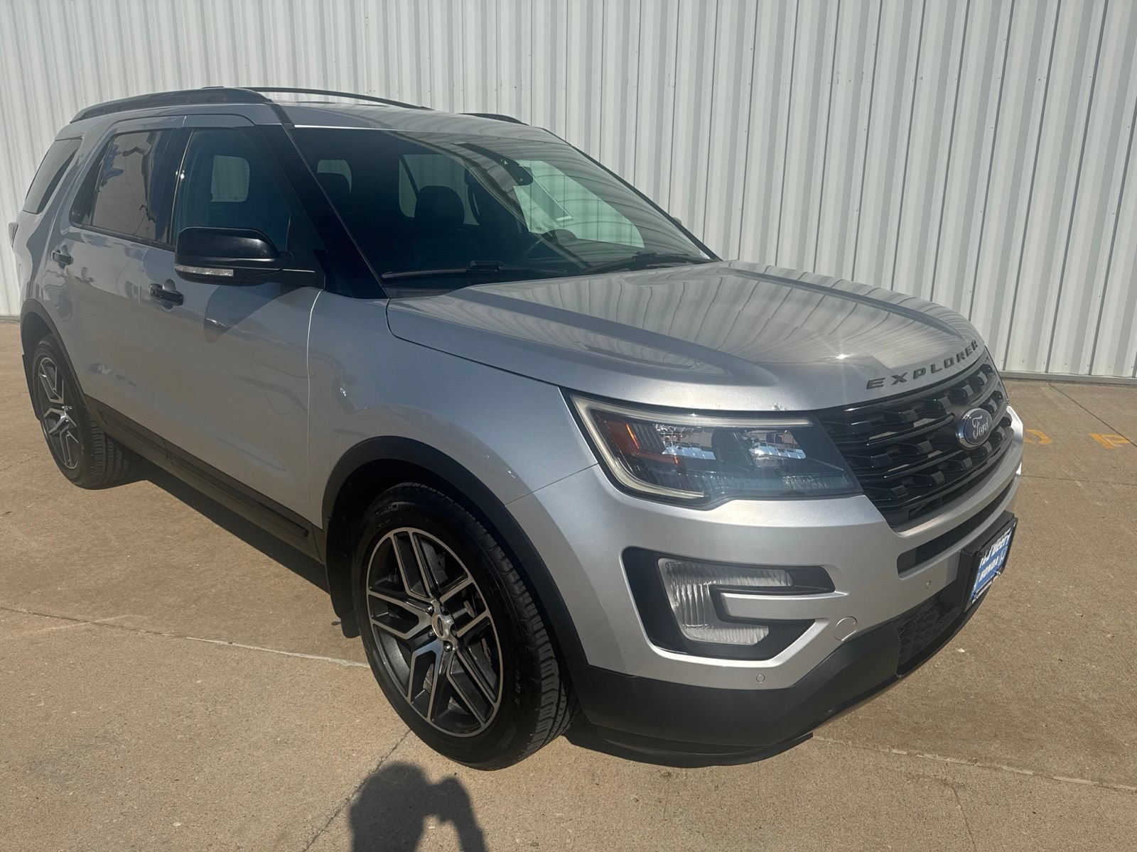 Used 2017 Ford Explorer Sport AWD/4WD image 2