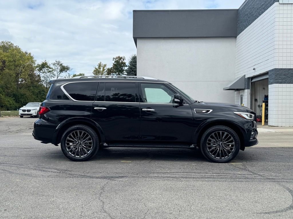 Used 2024 INFINITI QX80 Sensory image 2