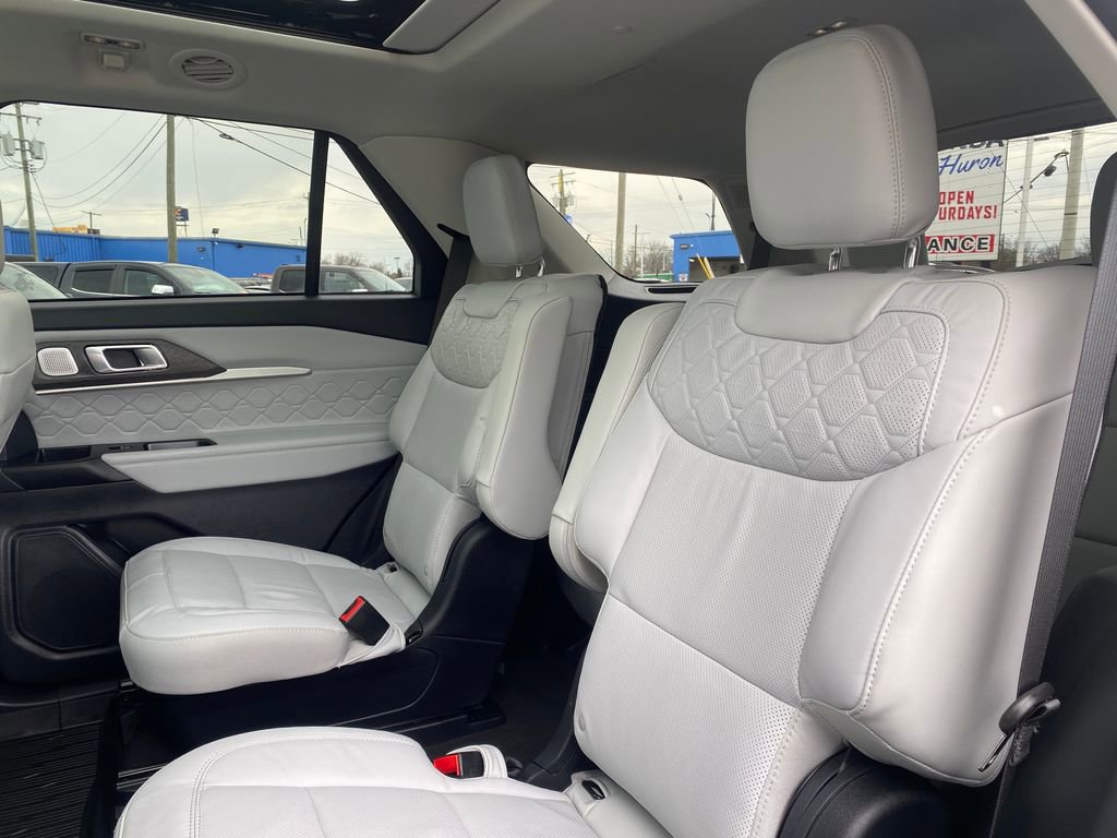 Used 2025 Ford Explorer Platinum w/ LUX Leather Package image 17