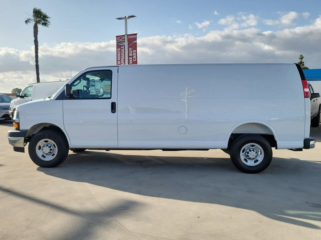 New 2026 Chevrolet Express 3500 Extended RWD image 20