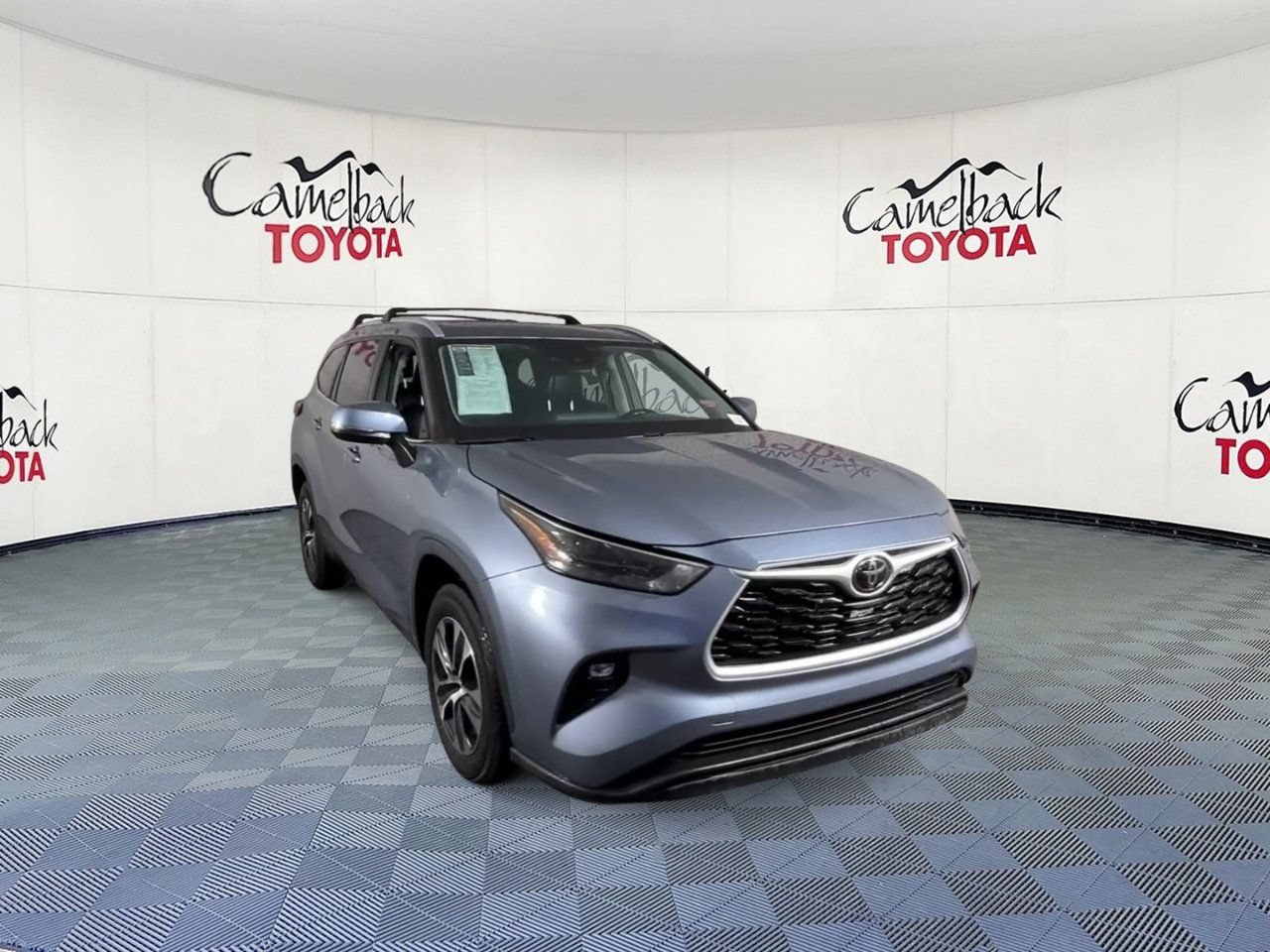 Used 2023 Toyota Highlander XLE FWD image 4