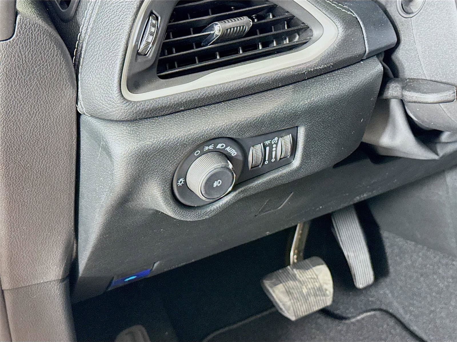New 2026 Chrysler Pacifica Select image 10